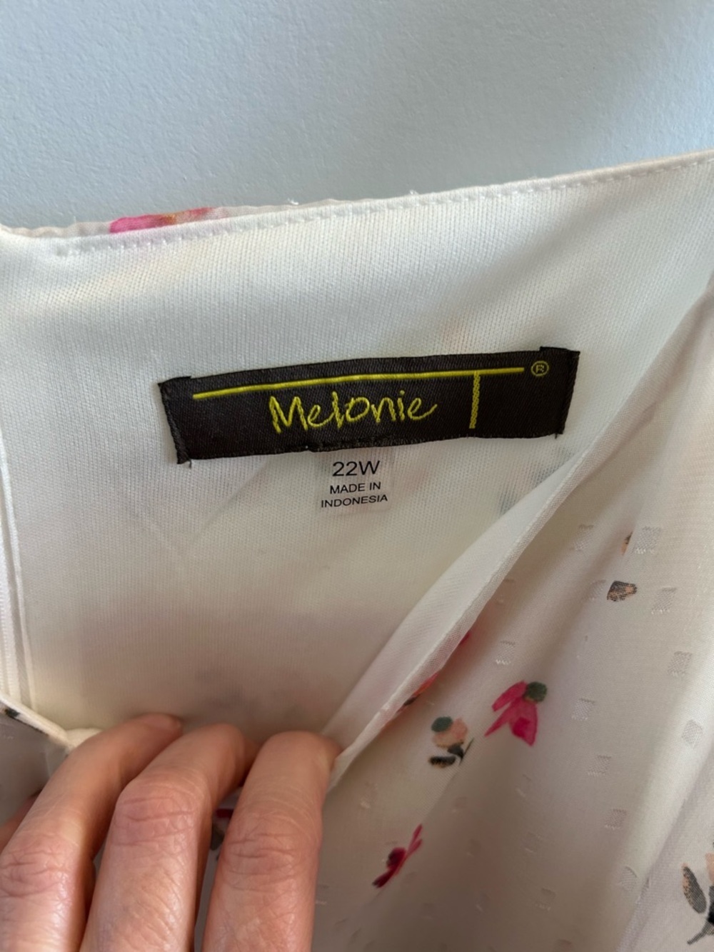 🌸NWT Melonie T Romanic Floral Cold-Shoulder Feminine Maxi Dress in White 22W - Picture 4 of 6